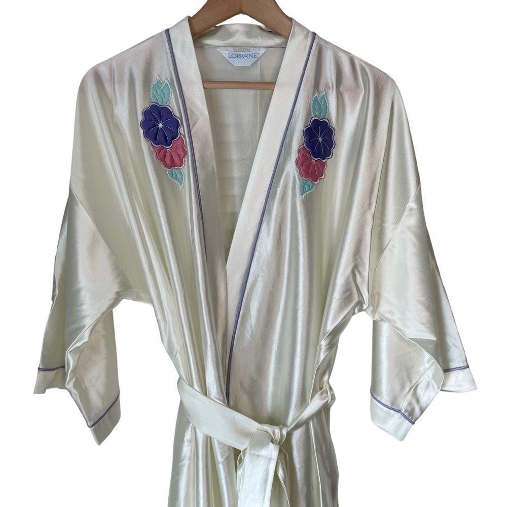 Vintage 1970s Lorraine White Satin Kimono Robe Size Large Pansy Floral Applique